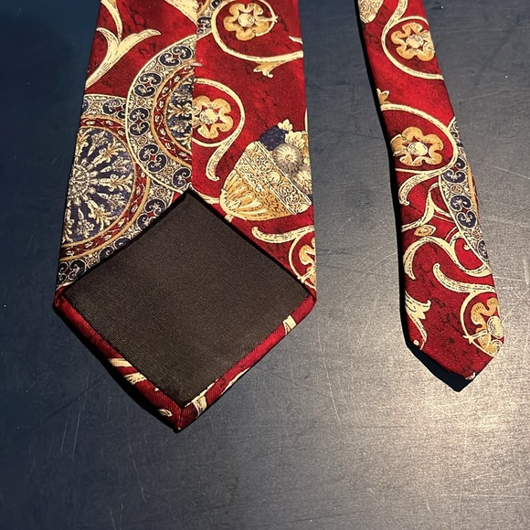 Vintage Van Heusen men’s necktie vine/floral 100% silk 60” long and 4” wide - Picture 4 of 6